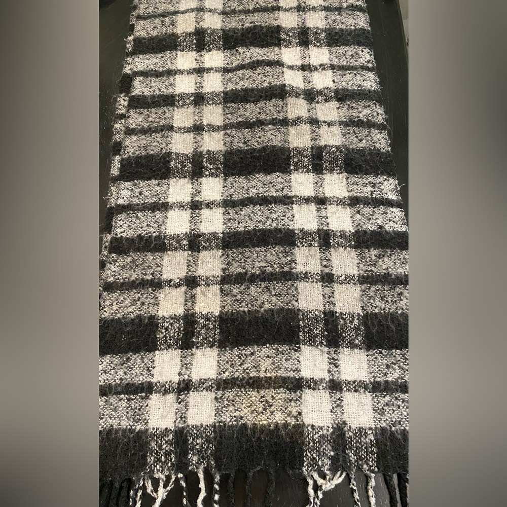 Cozy‎ Black and White Soft Acrylic Plaid Winter Scarf I - Picture 3 of 4